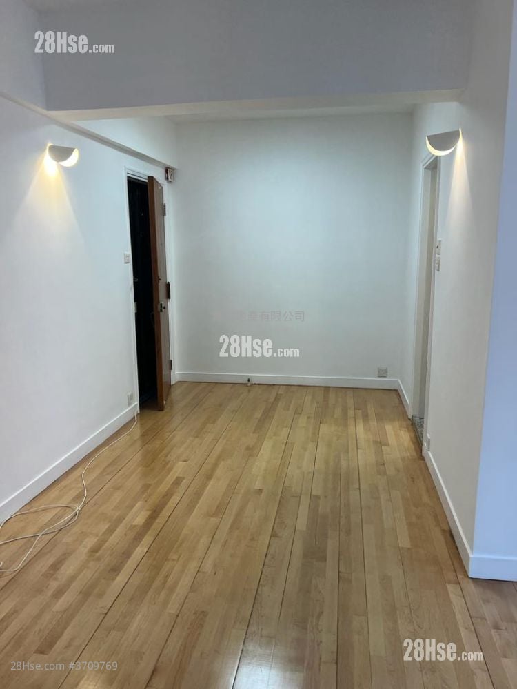 Luen Tak Apartments Sell 2 Bedrooms , 1 Bathroom 415 ft²