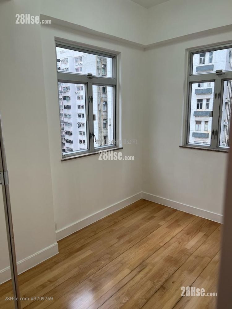 Luen Tak Apartments Sell 2 Bedrooms , 1 Bathroom 415 ft²