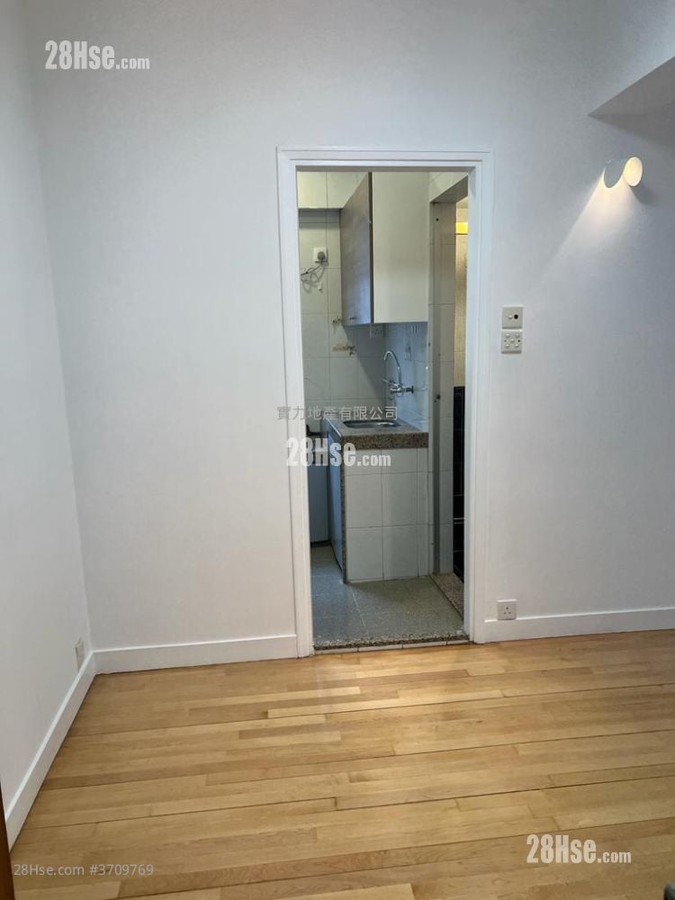 Luen Tak Apartments Sell 2 Bedrooms , 1 Bathroom 415 ft²