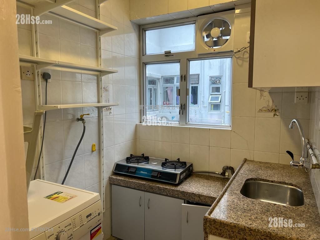 Luen Tak Apartments Sell 2 Bedrooms , 1 Bathroom 415 ft²