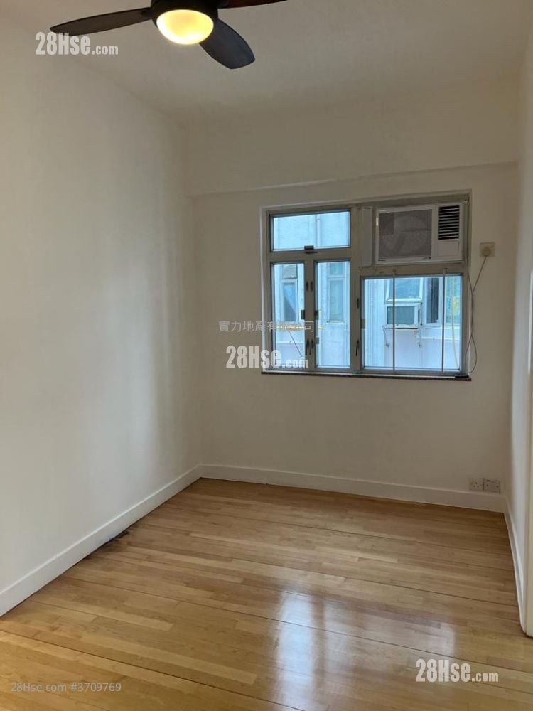 Luen Tak Apartments Sell 2 Bedrooms , 1 Bathroom 415 ft²