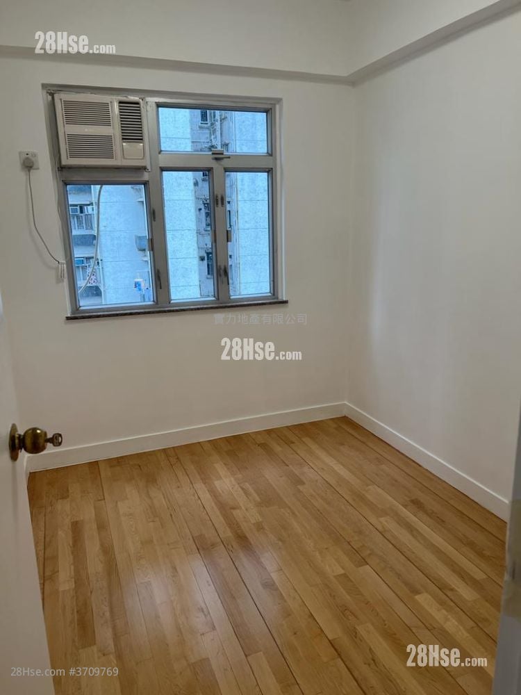 Luen Tak Apartments Sell 2 Bedrooms , 1 Bathroom 415 ft²