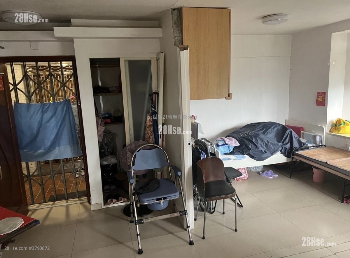 Tak Nga Court Sell 1 Bedroom , 1 Bathroom 489 ft²