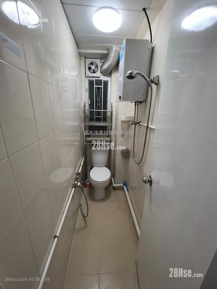 Hong Ning Building Sell 2 Bedrooms , 1 Bathroom 330 ft²