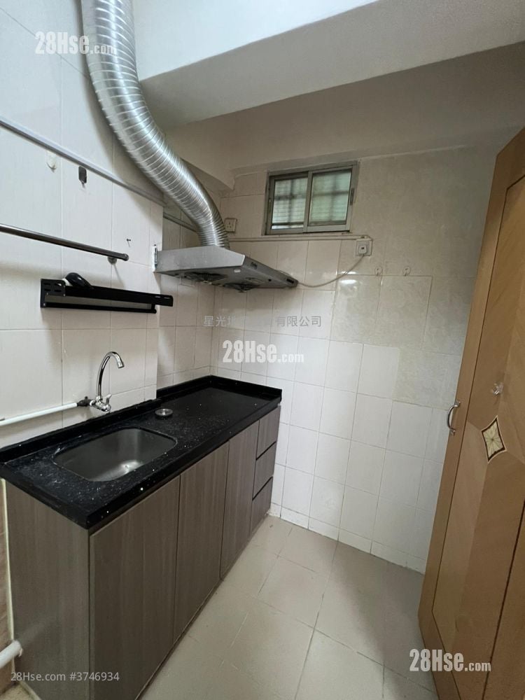 Hong Ning Building Sell 2 Bedrooms , 1 Bathroom 330 ft²