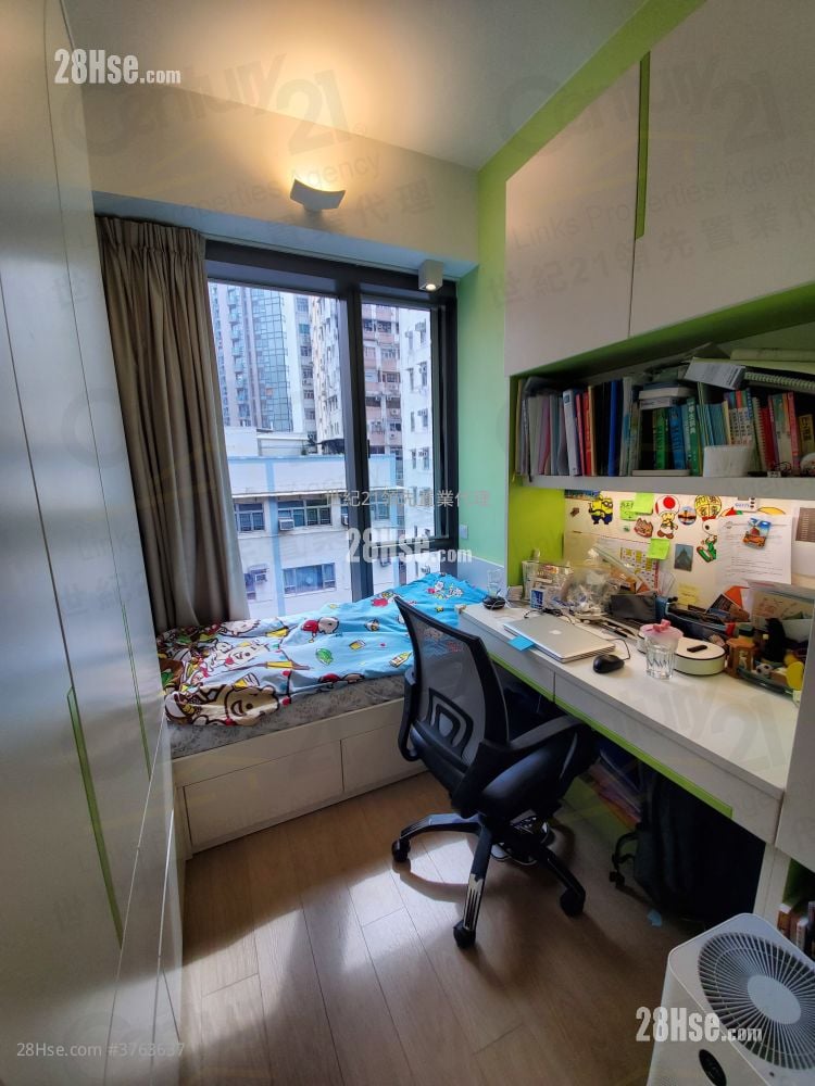 Homantin Hillside Sell 3 Bedrooms , 2 Bathrooms 735 ft²