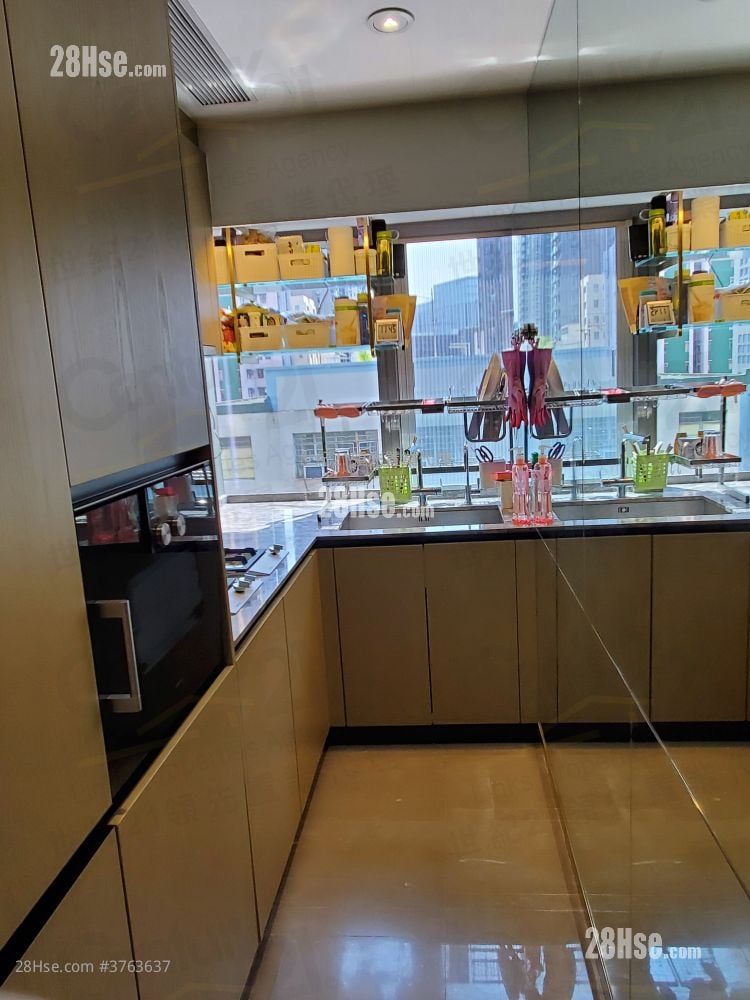 Homantin Hillside Sell 3 Bedrooms , 2 Bathrooms 735 ft²