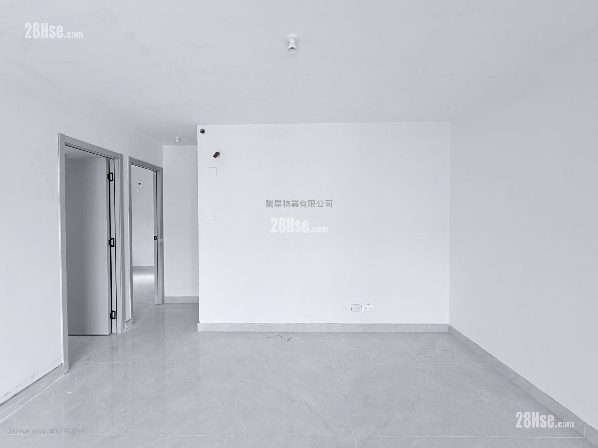 村屋 售盘 3 房 , 2 浴室 700 平方尺