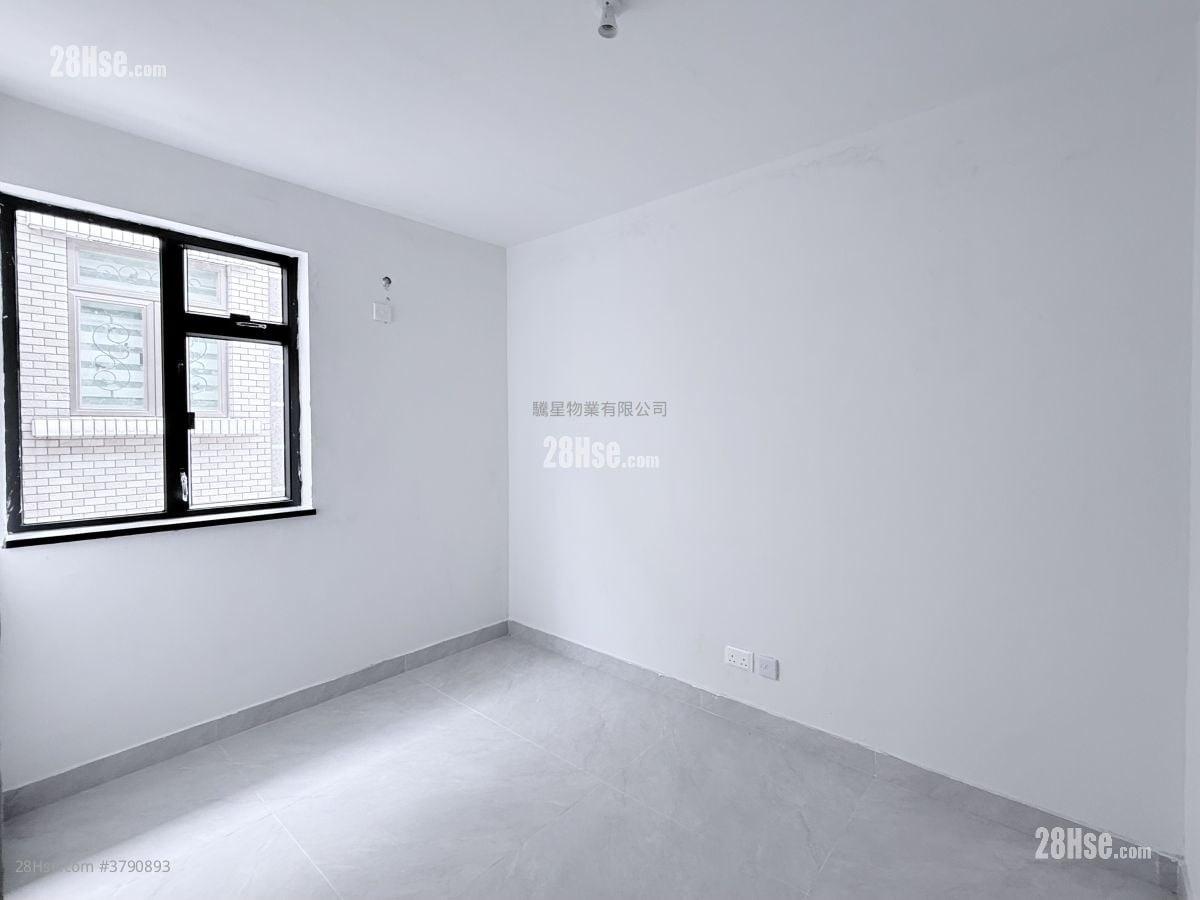 村屋 售盘 3 房 , 2 浴室 700 平方尺