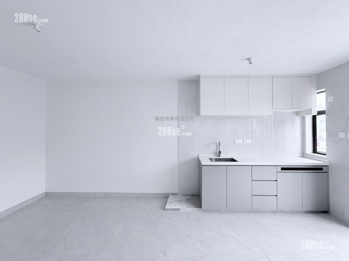 村屋 售盘 3 房 , 2 浴室 700 平方尺