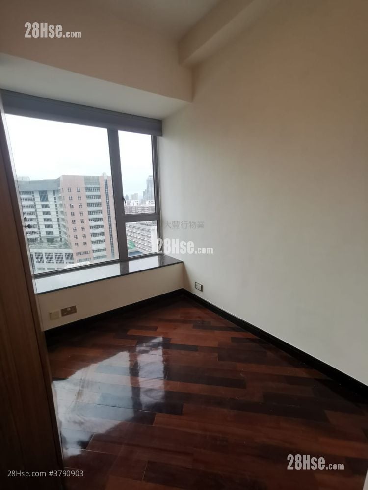 Grand Excelsior Sell 2 Bedrooms , 2 Bathrooms 642 ft²