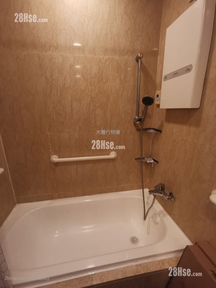 Grand Excelsior Sell 2 Bedrooms , 2 Bathrooms 642 ft²