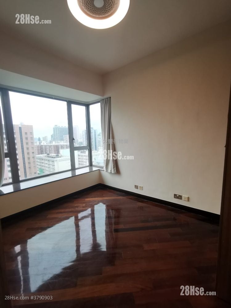 Grand Excelsior Sell 2 Bedrooms , 2 Bathrooms 642 ft²