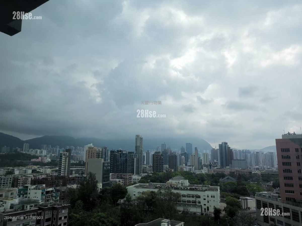 Grand Excelsior Sell 2 Bedrooms , 2 Bathrooms 642 ft²