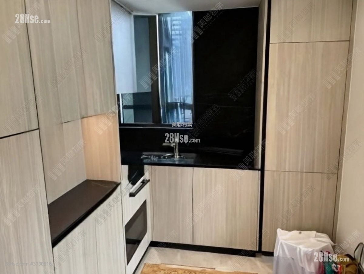 The Arles Sell 2 Bedrooms , 1 Bathroom 492 ft²