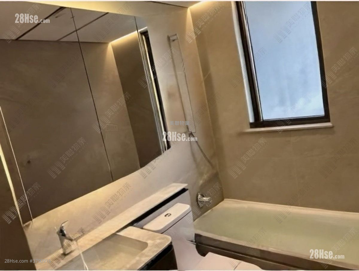 The Arles Sell 2 Bedrooms , 1 Bathroom 492 ft²