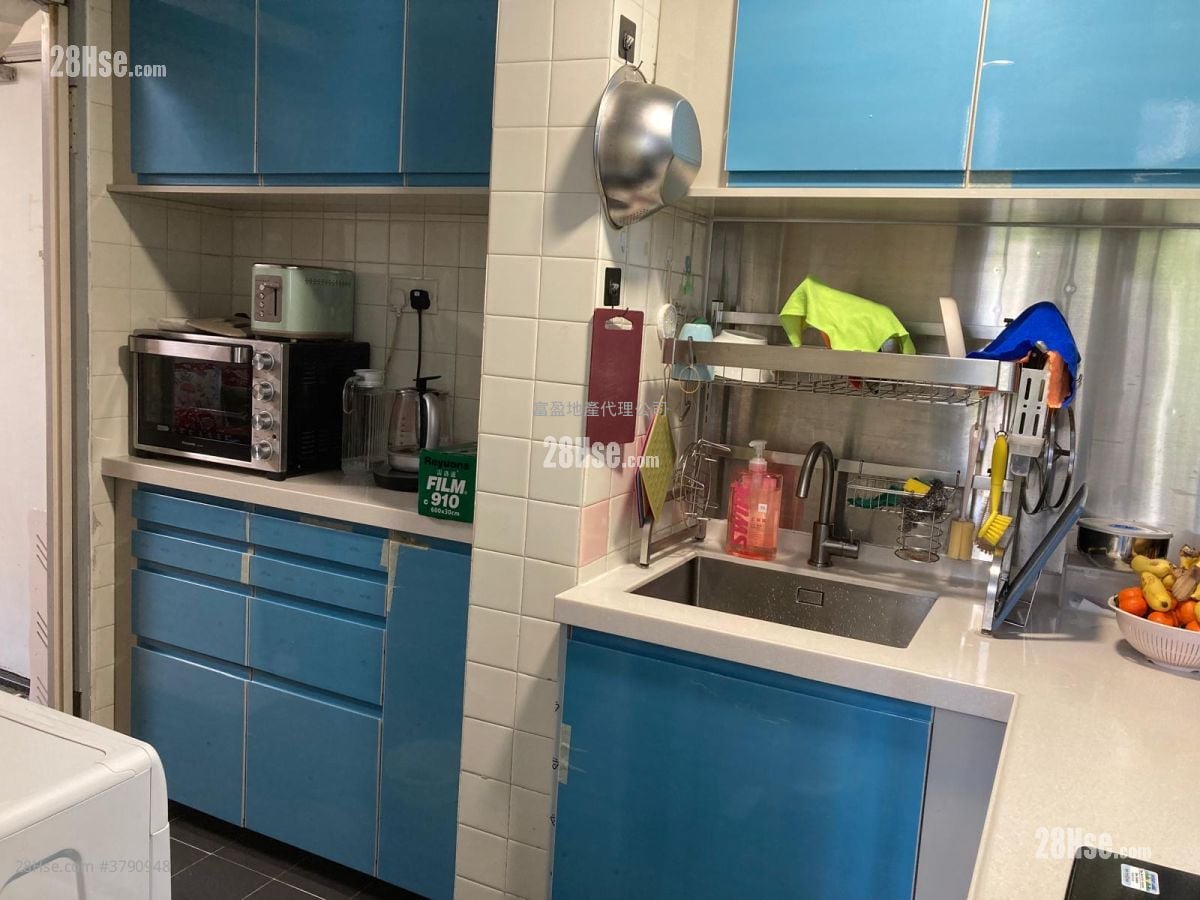 Tung Chun Court Sell 3 Bedrooms , 1 Bathroom 649 ft²