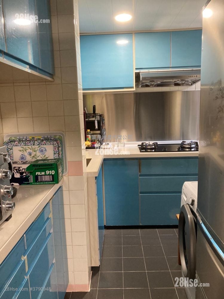 Tung Chun Court Sell 3 Bedrooms , 1 Bathroom 649 ft²