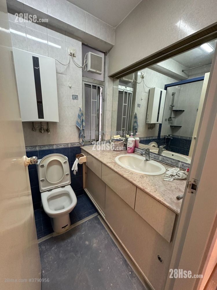 Riviera Gardens Rental 3 Bedrooms , 1 Bathroom 497 ft²