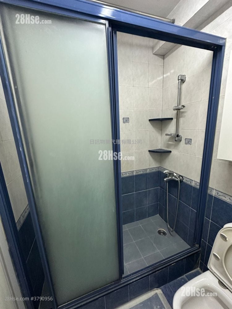 Riviera Gardens Rental 3 Bedrooms , 1 Bathroom 497 ft²