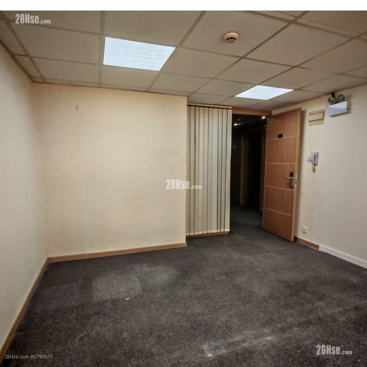 再发工厂大厦 租盘 220 平方尺