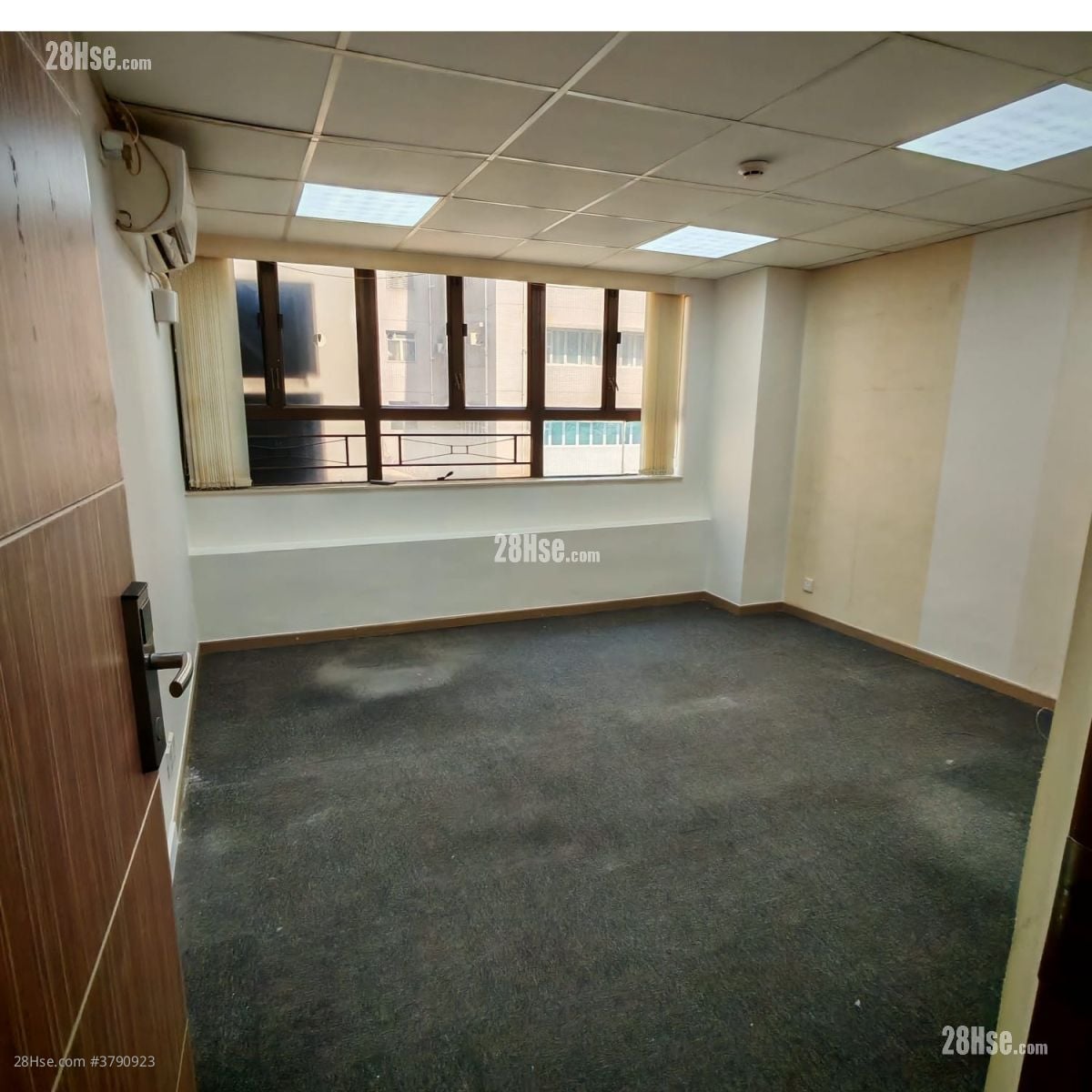 再发工厂大厦 租盘 220 平方尺