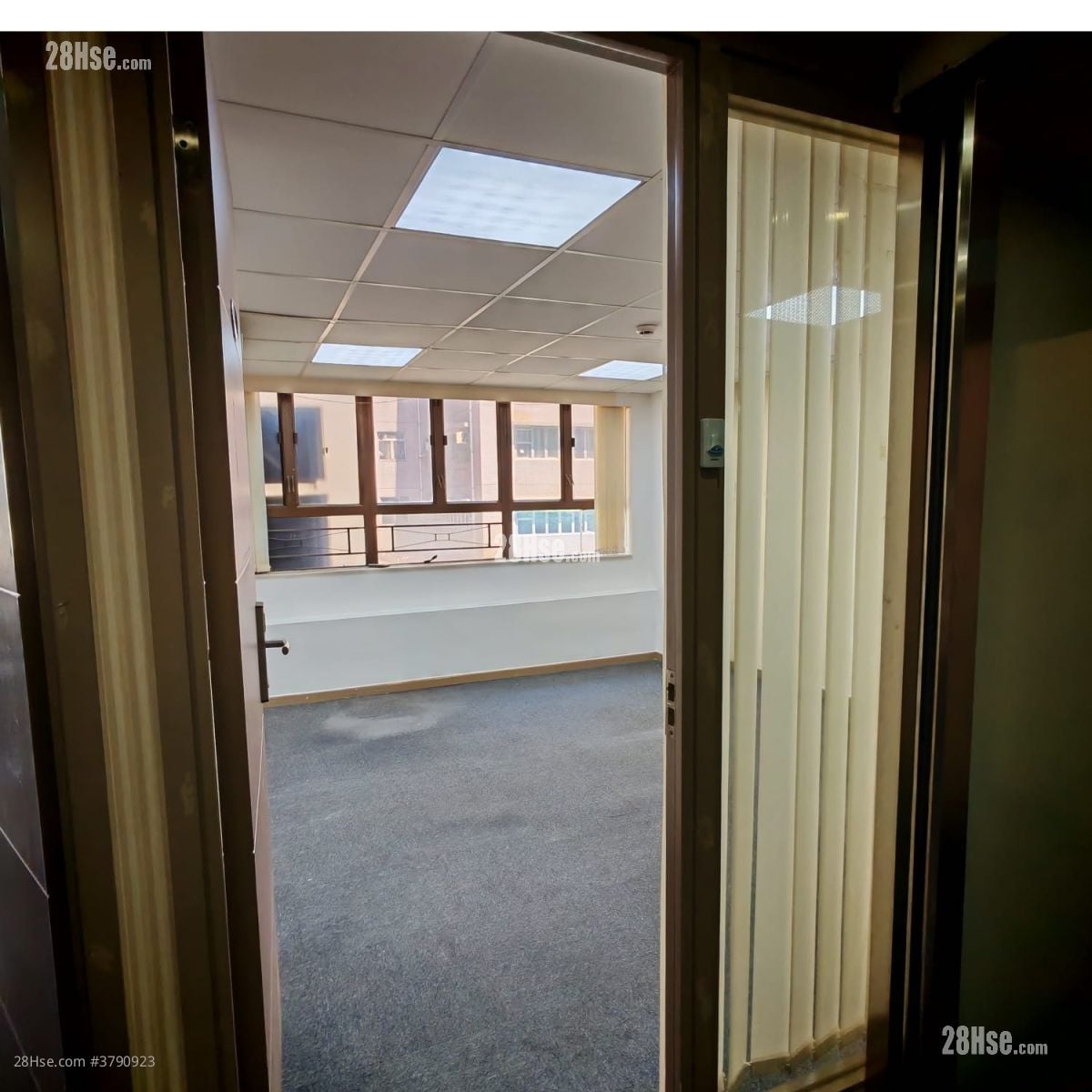 再发工厂大厦 租盘 220 平方尺