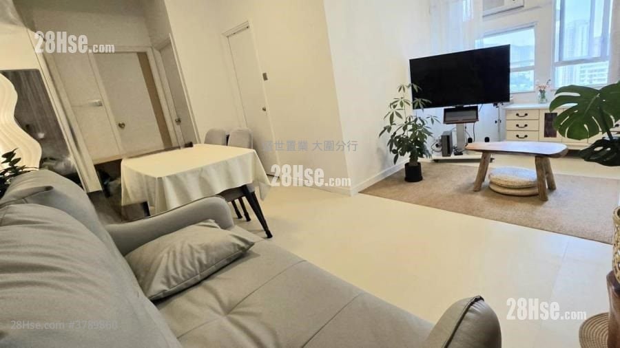 King Tin Court Sell 2 Bedrooms , 1 Bathroom 467 ft²