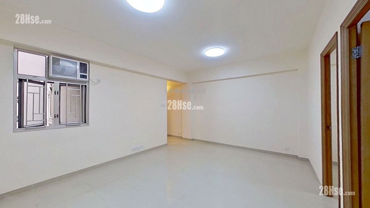 living room: 98-100 Cheung Sha Wan Road Rental 2 Bedrooms , 1 Bathroom 526 ft²