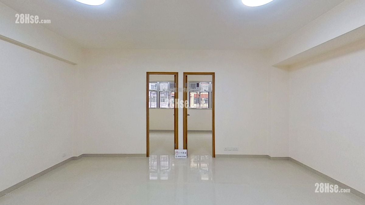 living room: 98-100 Cheung Sha Wan Road Rental 2 Bedrooms , 1 Bathroom 526 ft²