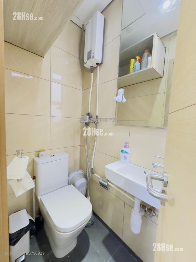 The Globe Rental Studio , 1 Toilet