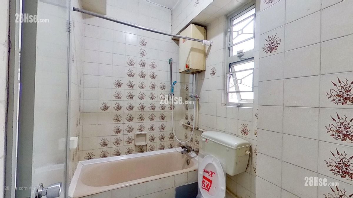 bathroom: Island Building Rental 1 Bedroom , 1 Bathroom 307 ft²