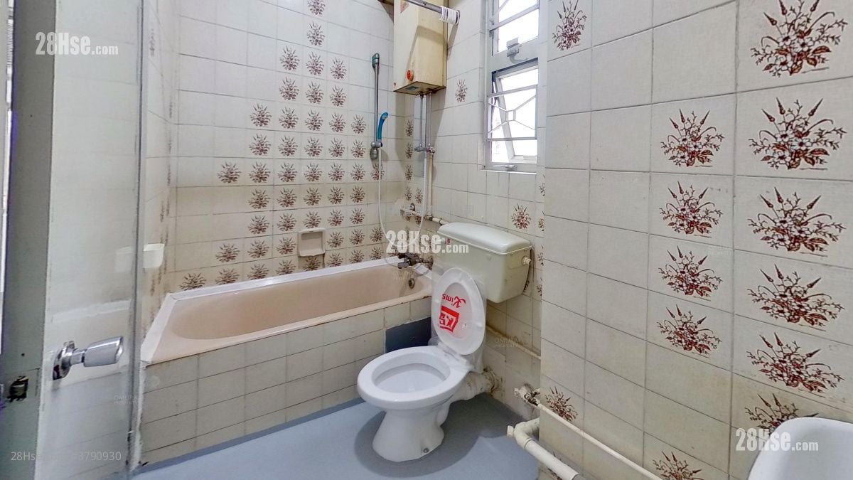 bathroom: Island Building Rental 1 Bedroom , 1 Bathroom 307 ft²