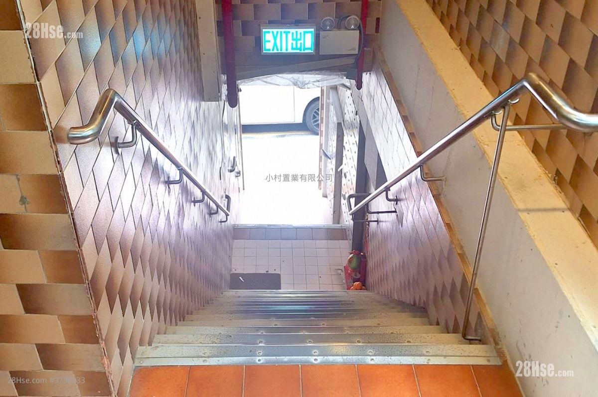 main door: Island Building Rental 1 Bedroom , 1 Bathroom 294 ft²