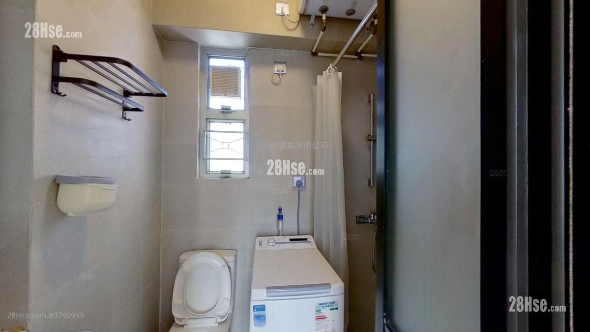 bathroom: Island Building Rental 1 Bedroom , 1 Bathroom 294 ft²