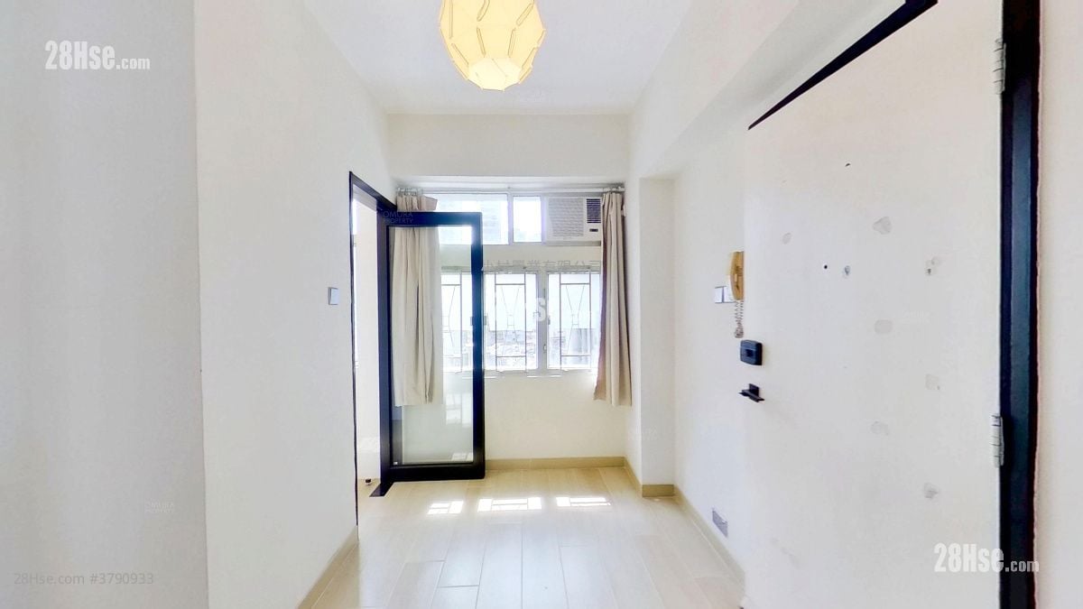 living room: Island Building Rental 1 Bedroom , 1 Bathroom 294 ft²