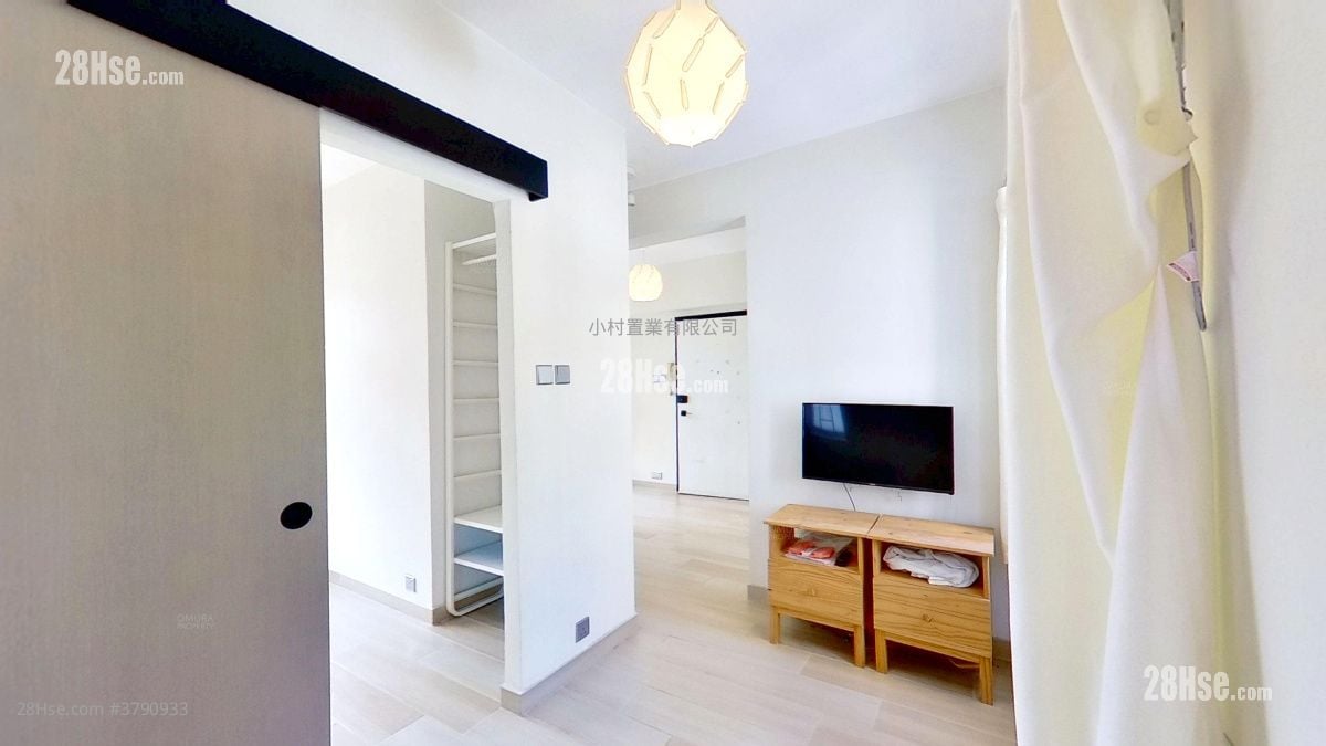 living room: Island Building Rental 1 Bedroom , 1 Bathroom 294 ft²