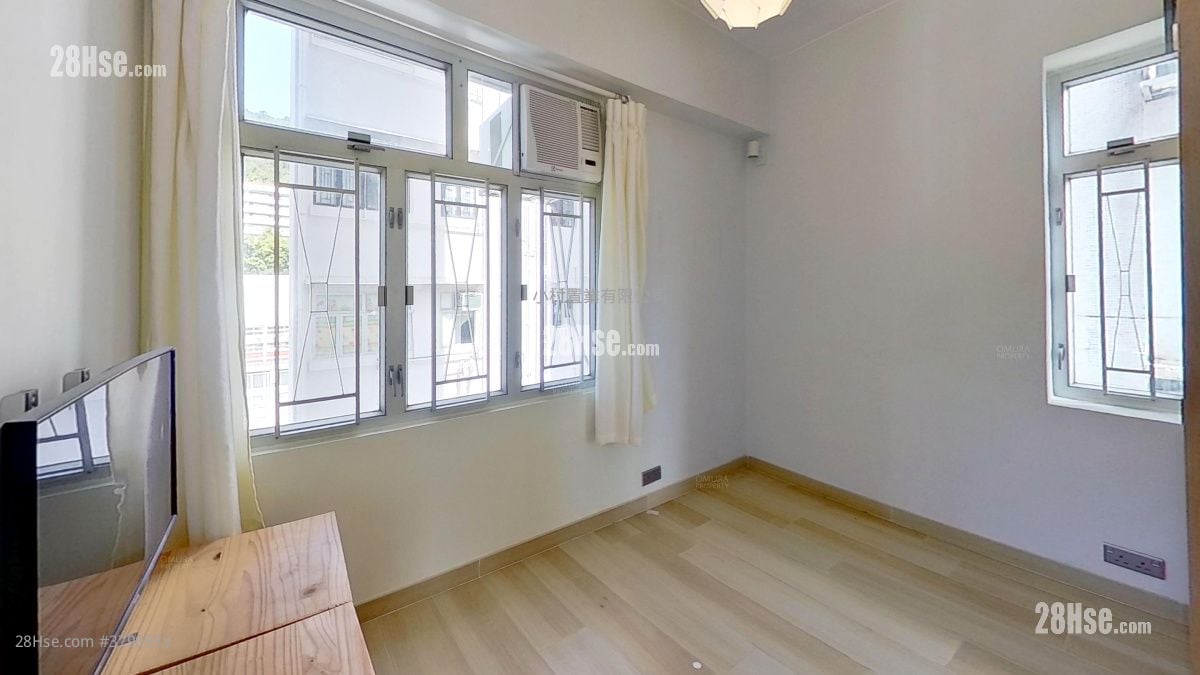 living room: Island Building Rental 1 Bedroom , 1 Bathroom 294 ft²