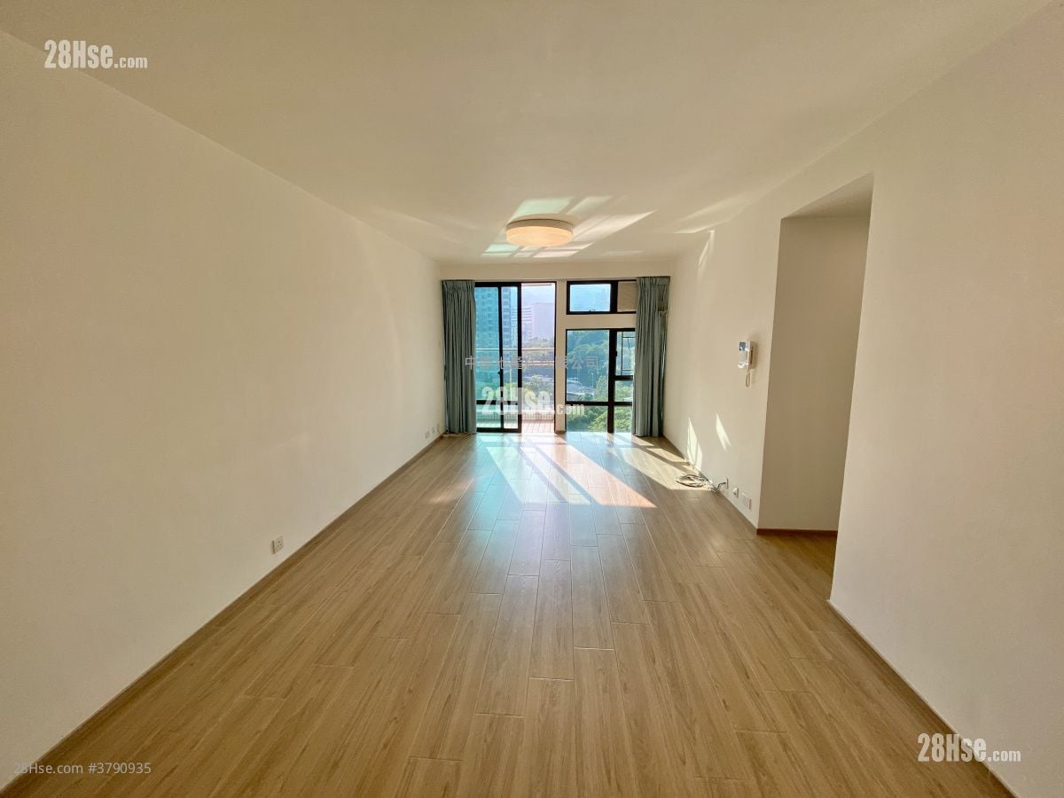 Royal Ascot Sell 3 Bedrooms 958 ft²