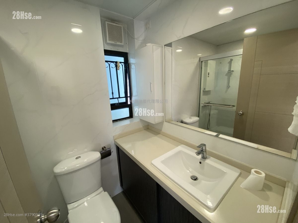 Royal Ascot Sell 3 Bedrooms 958 ft²