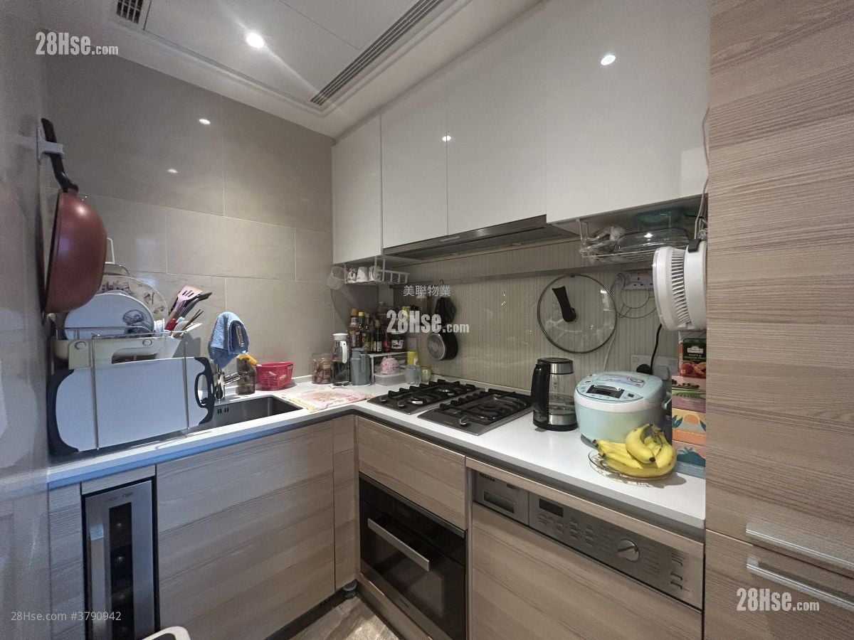 One Homantin Sell 2 Bedrooms 509 ft²