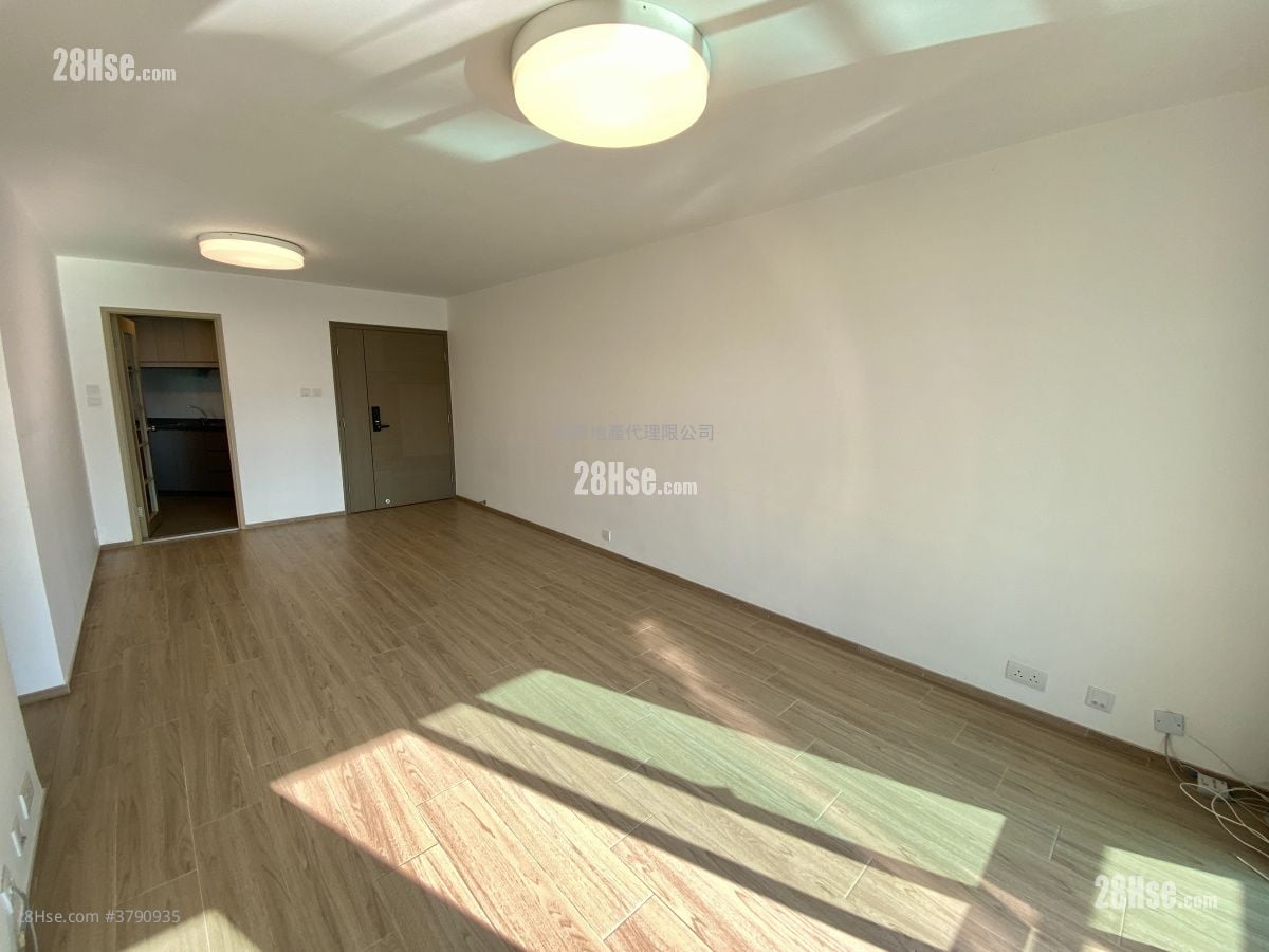 Royal Ascot Sell 3 Bedrooms 958 ft²