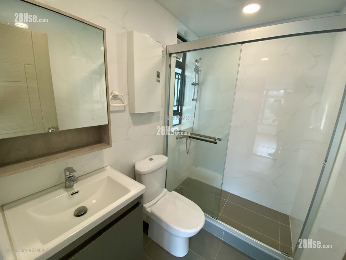 Royal Ascot Sell 3 Bedrooms 958 ft²