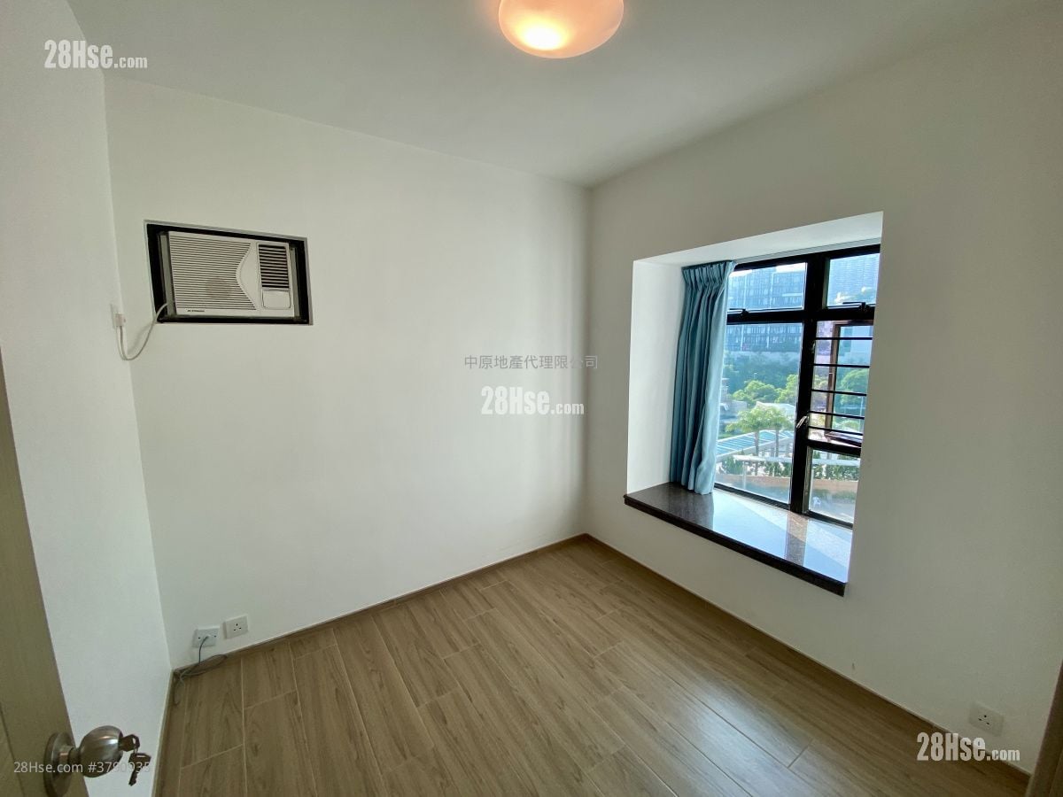 Royal Ascot Sell 3 Bedrooms 958 ft²