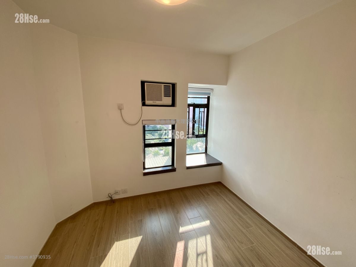 Royal Ascot Sell 3 Bedrooms 958 ft²