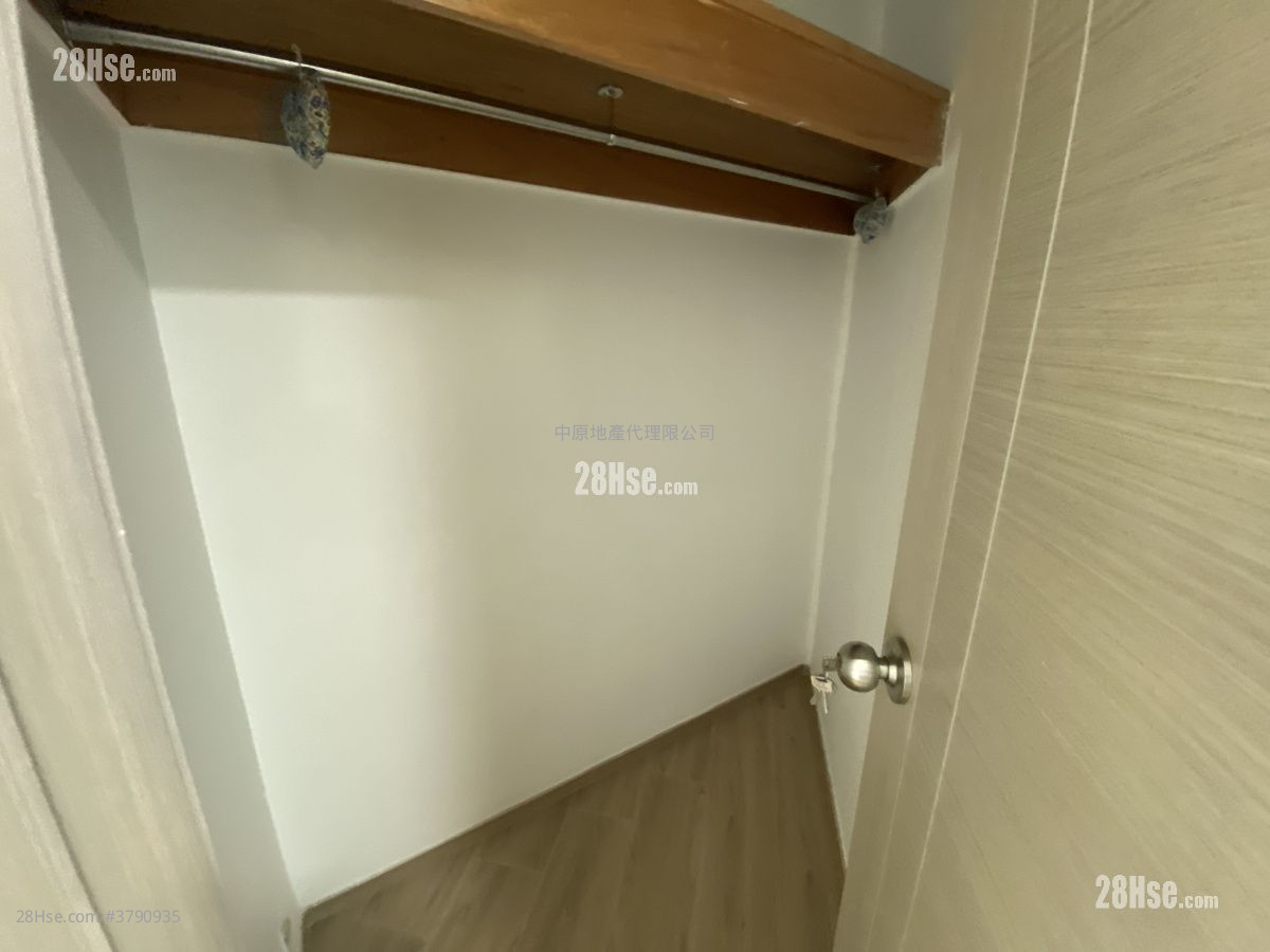 Royal Ascot Sell 3 Bedrooms 958 ft²