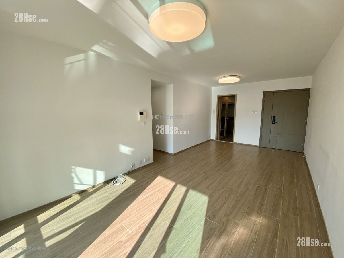 Royal Ascot Sell 3 Bedrooms 958 ft²