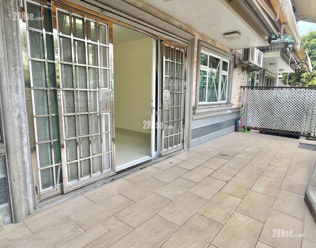 Village Sell 700 ft²