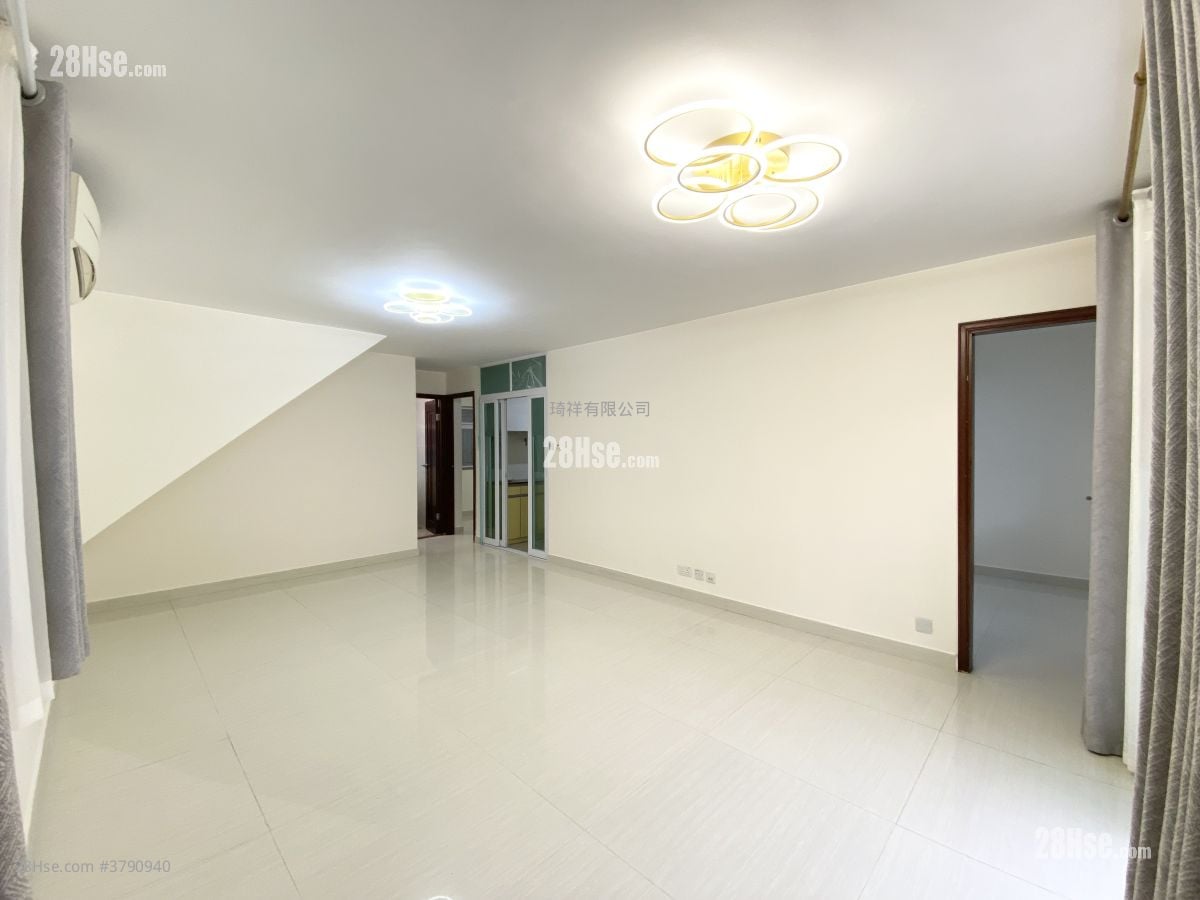 Village Sell 700 ft²