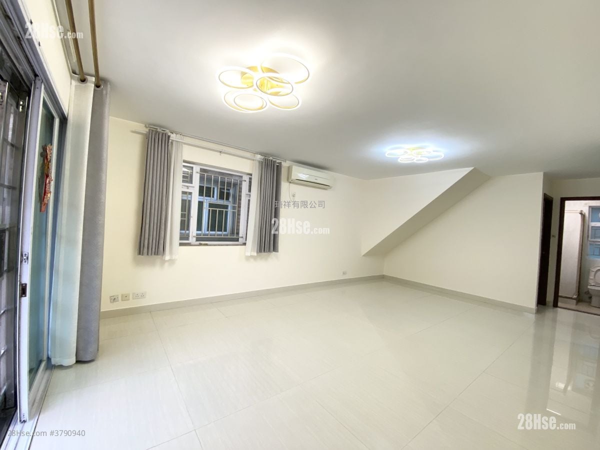 Village Sell 700 ft²